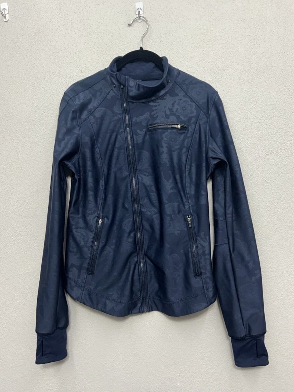 Lululemon keep it up Jacket Size 6 Blue laceoflage Floral Embossed